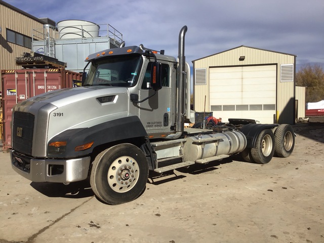 2013 Cat CT660 6x4 T/A Day Cab Truck Tractor 2013 Cat CT660 6x4 T/A Day Cab Truck Tractor