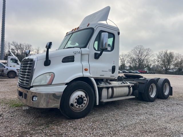 2012 Freightliner Cascadia 113 6x4 T/A Day Cab Truck Tractor (Inoperable)
