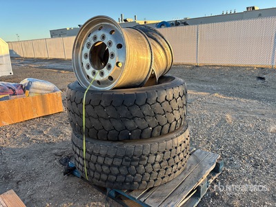 Quantity of (2) Hankook 445/65R22.5 Pneumatici