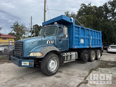 2013 Mack Granite 8x4 Camion à benne basculante Tridem