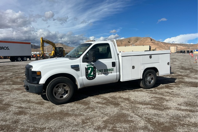 2008 Ford F-350 XL 4x2 Utility Truck