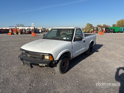 1995 Chevrolet S-10 4x2 Pickup (Inoperable)