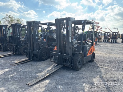 2022 Doosan G25E-7 4600 lb Pneumatic Tire Chariot Élévateur
