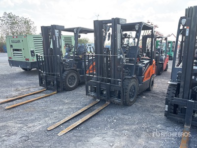 2023 Doosan G25E-7 4600 lb Pneumatic Tire Forklift