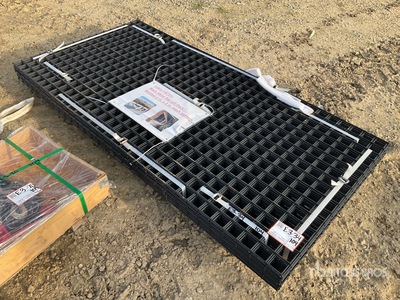 Quantity of (20) 36 in x 72 in Black Metal Rail Divers Autres