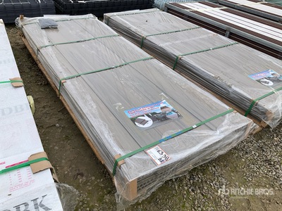 Quantity of (30) 94.5 in x 5.5 in Waterproof Outdoor Composite Plank 床張り