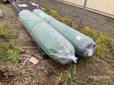 Quantity of (2) 6.6 ft x 49.2 ft Artificial Grass Turf Divers Autres