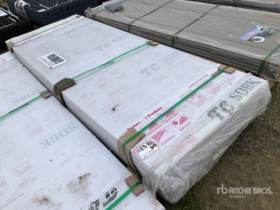 Quantity of (40) 8 ft x 35 in Clear Multi-Wall Polycarbonate Panel Divers Autres (Unused)