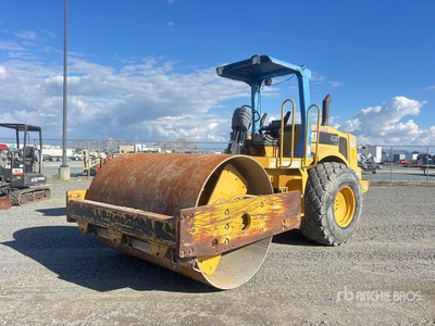 2000 Cat CS-563D Smooth Drum Compactor