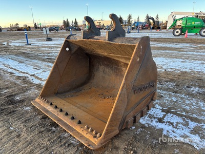 67 in Cleanup Excavator Bucket