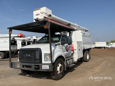 Altec on 2017 Ford F-750 Super Duty 4x2 Forestry Camion à godets