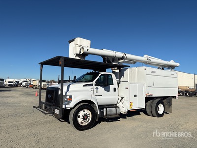 2017 Altec LR756 56 ft on 2017 Ford 2017 F-750 Super Duty XL 4x2 Forestry バケツトラック