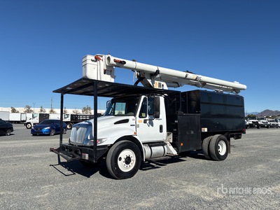 2003 Altec LRV55 55 ft on 2012 International 2012 DuraStar 4300 4x2 Forestry Camion de cubo