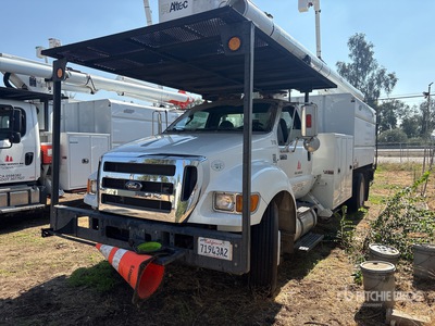 2015 Ford F-750 XL 4x2 Forestry Camion à godets