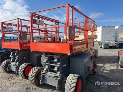 2013 Skyjack SJ6832 RT Dual Fuel Elevador de tijera