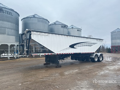 2009 Doepker 36 ft T/A Grain Trailer