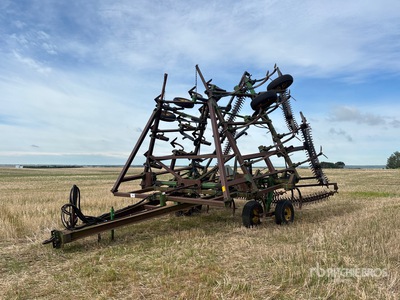 John Deere 610 35 ft Coltivatore