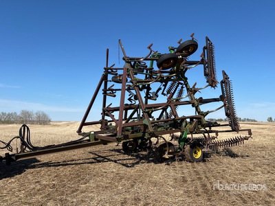 John Deere 610 35 ft Coltivatore