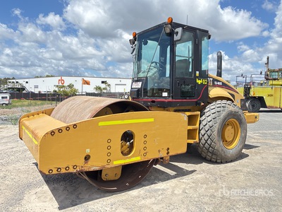 2007 Cat CS-663E Smooth Drum Compactor