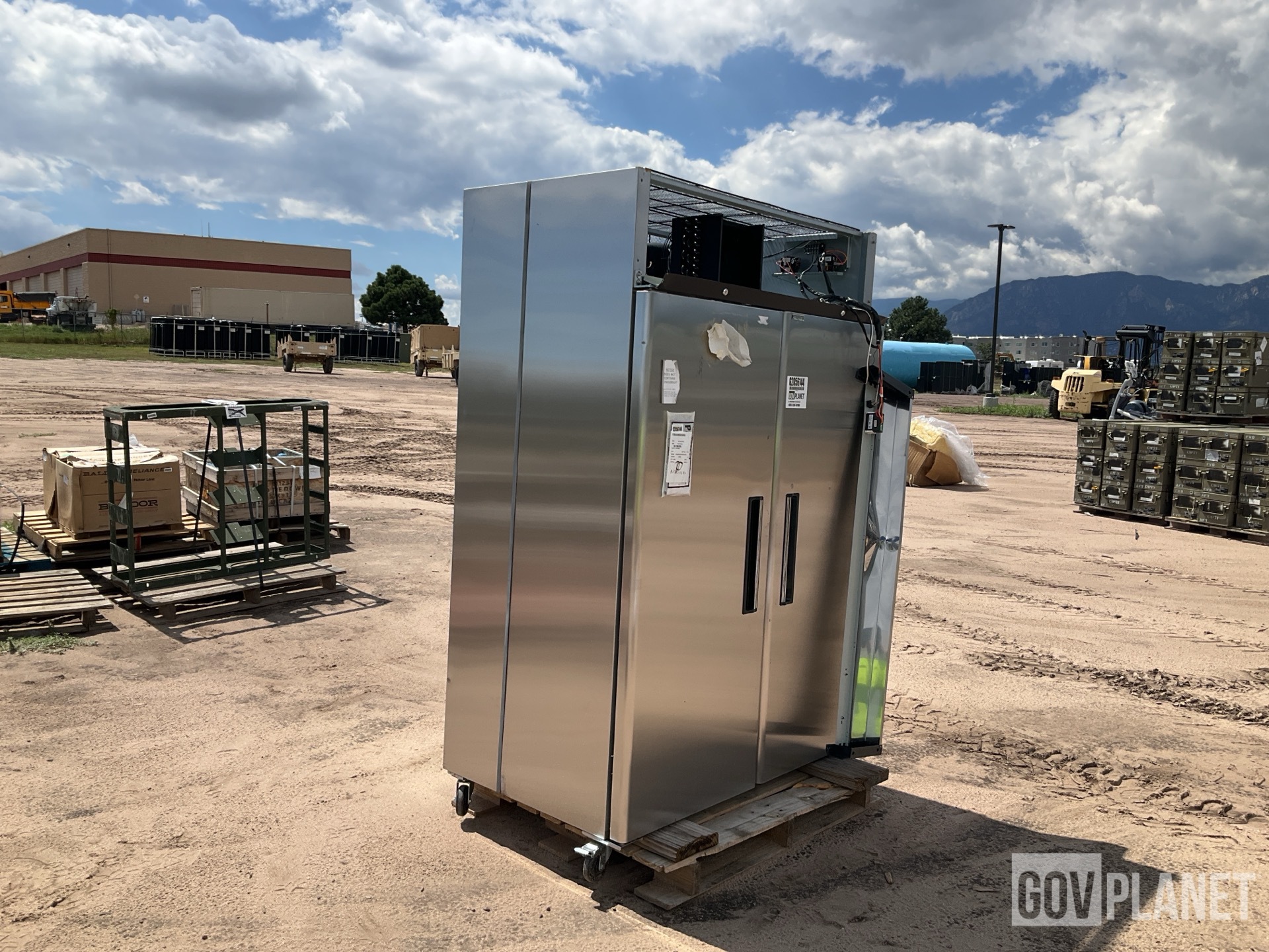 Surplus Central 69K-032 Reach-In Commercial Refrigerator in