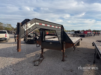2005 PJ Gooseneck 32 ft T/A Flatbed Trailer