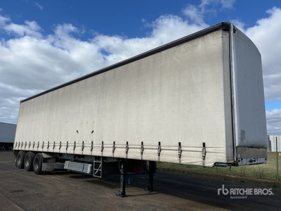 1994 Freighter 13.6 m Tri/A Curtain Side Trailer