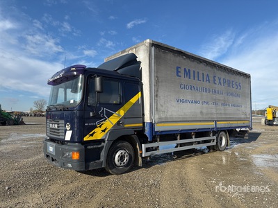 MAN 13.224 4x2 Camion à rideaux latéraux
