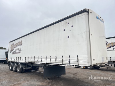 2015 Krueger 12.7 m Tri/A Curtain Side Trailer