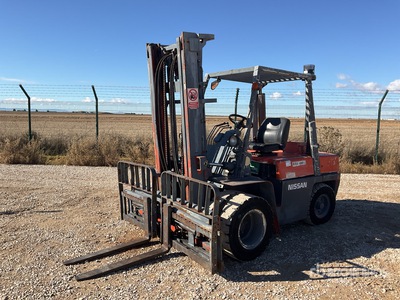 1993 Nissan 94ZWF03A35U Forklift