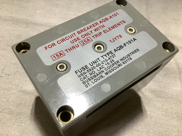 (4) Bussmann Cooper Industries AQB-F101A Fuse Units