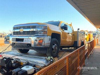 2015 Chevrolet Silverado 3500HD 4x4 Crew Cab Utility Truck