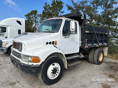 2001 Sterling M7500 4x2 S/A Camión dumper