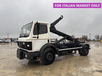 1990 Mercedes-Benz 1722 4x2 Roll-Off Truck