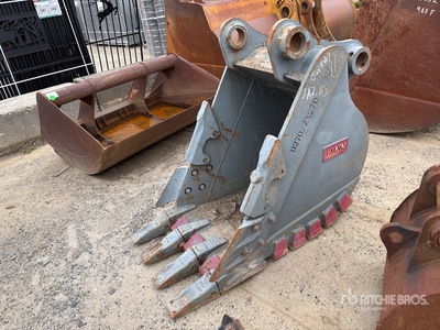 EMAQ Attachments D270/ZX270 30 in Excavator Bucket - Fits Hitachi 270