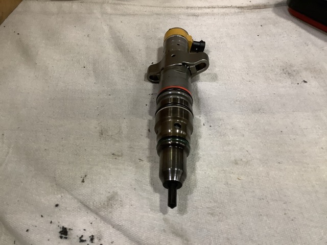 (7) Cat 387-9428 Fuel Injectors