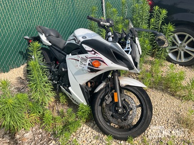 2009 Yamaha FZ6-R Sport Bike