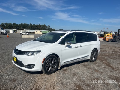 2017 Chrysler Pacifica LIMITED Minivan
