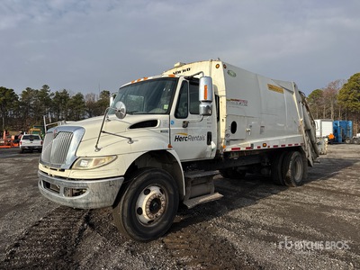 2015 International 4400 4x2 Rear Loader Müllabfuhrwagen
