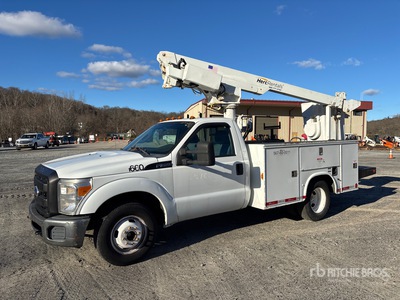 Altec AT200A on 2011 Ford F-350 XL 4x2 Camion de cubo