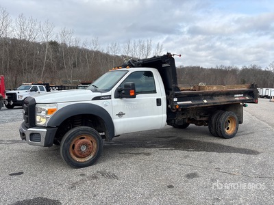 2016 Ford F-550 XL 4x4 Camion à benne basculante