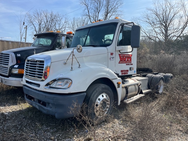 2005 Freightliner Columbia 120 6x4 T/A Day Cab Truck Tractor
