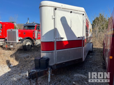 2001 United 30 ft T/A T/A Enclosed Trailer