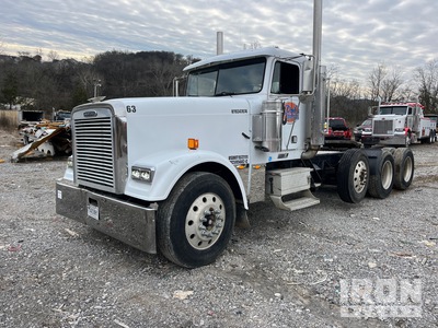 2000 Freightliner 8x4 Heavy Haul Tri/A Day Cab Truck Tractor