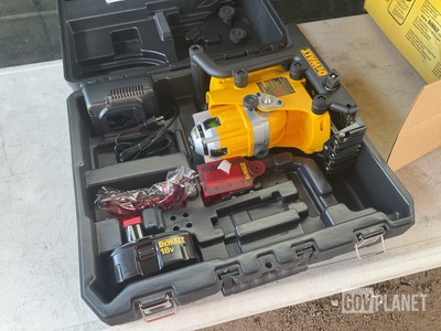 (4) DeWalt DW073K Cordless Rotary Laser Kits