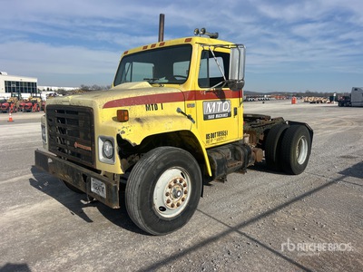 1989 International 1955 4x2 تراكتور شاحنة (أحادي المحور) (Inoperable)