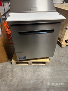 Arctic Air AST28R Sandwich/Salad Prep Table