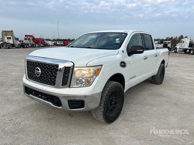 2017 Nissan Titan 4x4 Crew Cab Pickup