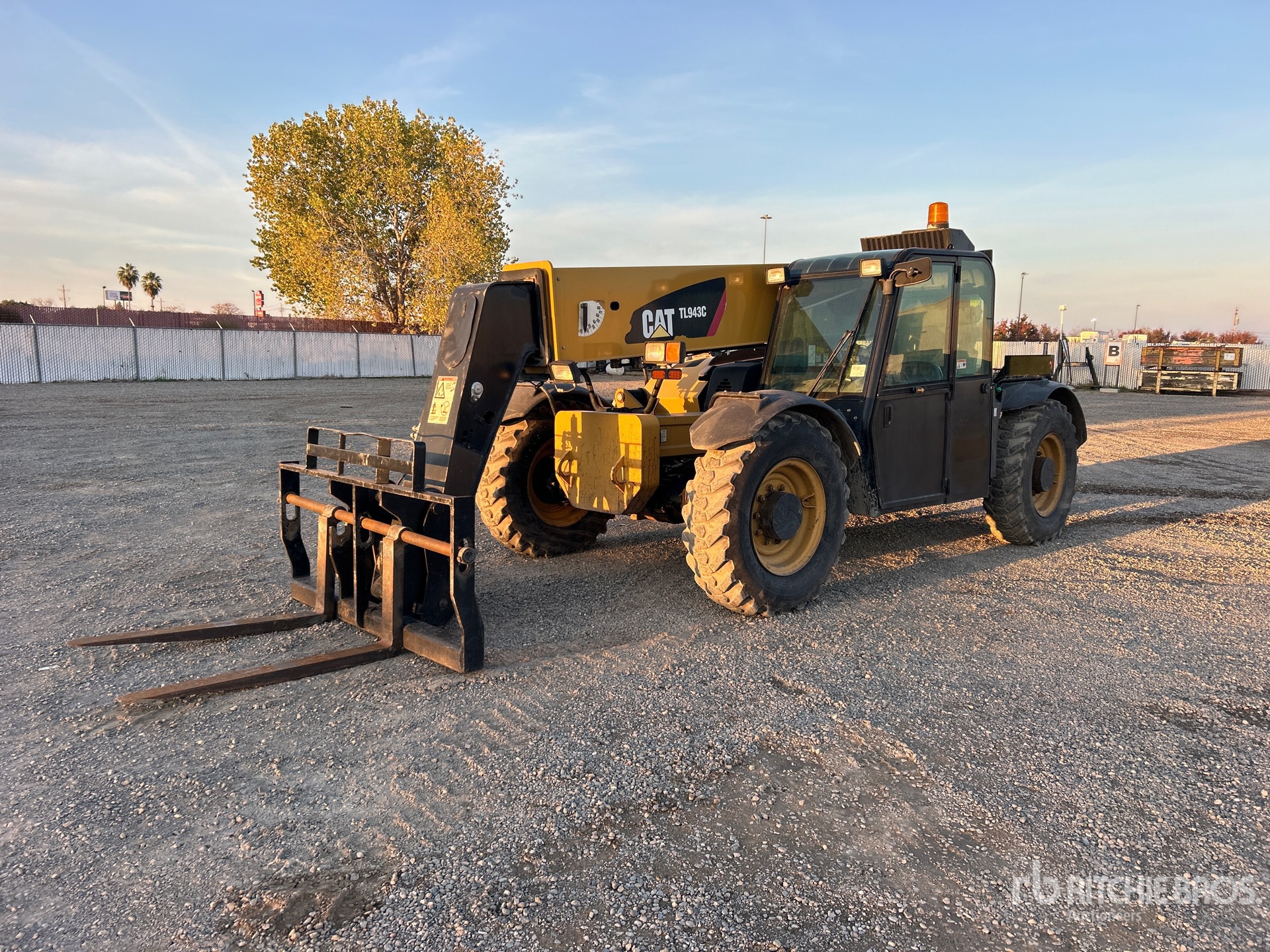 2015 Cat TL943C Telehandler