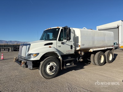 2006 International 7400 4000 gal 6x4 散水車