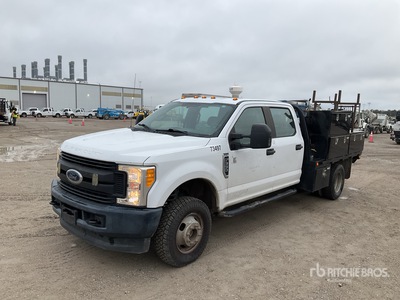 2017 Ford F-350 XL 4x4 Crew Cab Flatbed Truck